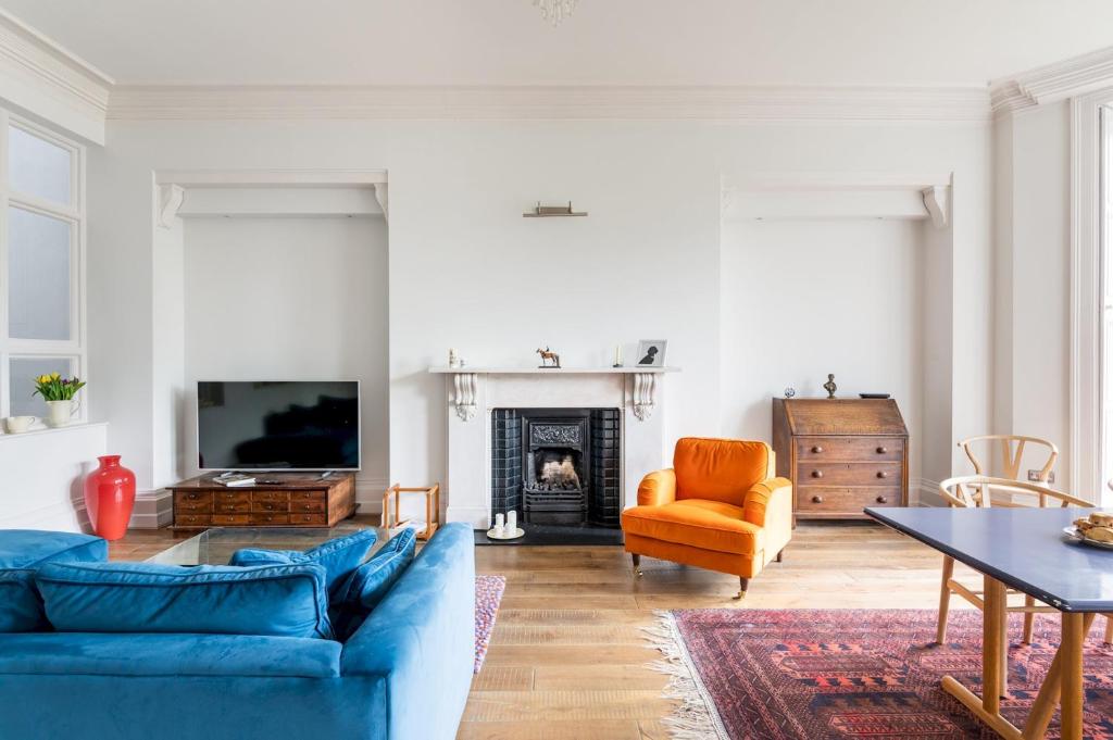 Apt 2, 2 Driffield Terrace Bright & Spacious 2-Bed Apartment in York Pass The Keys, York