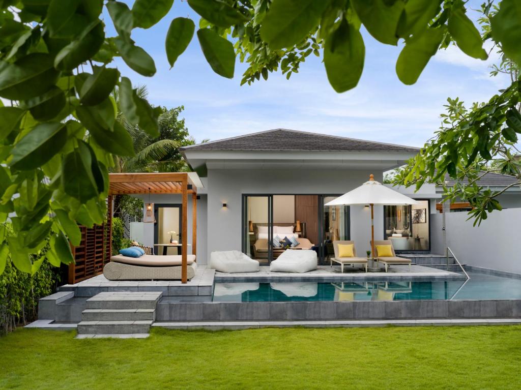 Crowne Plaza Phu Quoc Starbay Hotel (Phu Quoc Island) - Deals, Photos ...