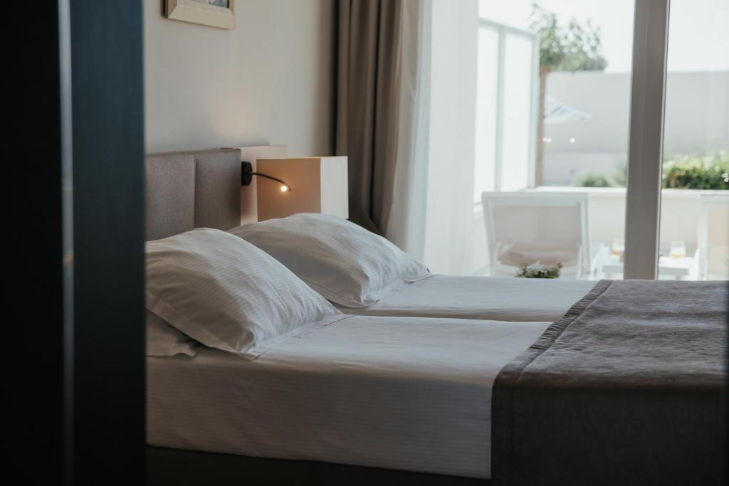 Romana Beach Resort — Hotel rooms in Makarska, Split-Dalmatia