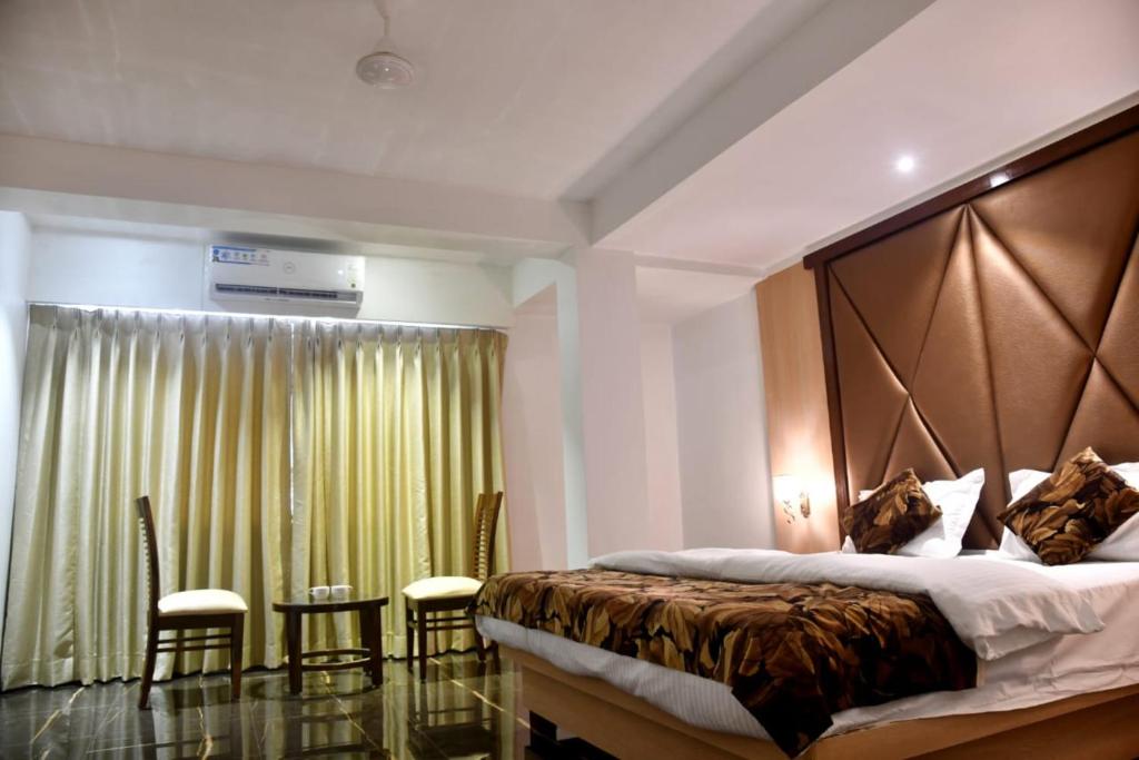 Hotel Monarch Center Point near Dahanu Beach, Bordi photo