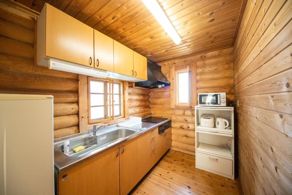 Awaji Large Log house in Goshiki photo