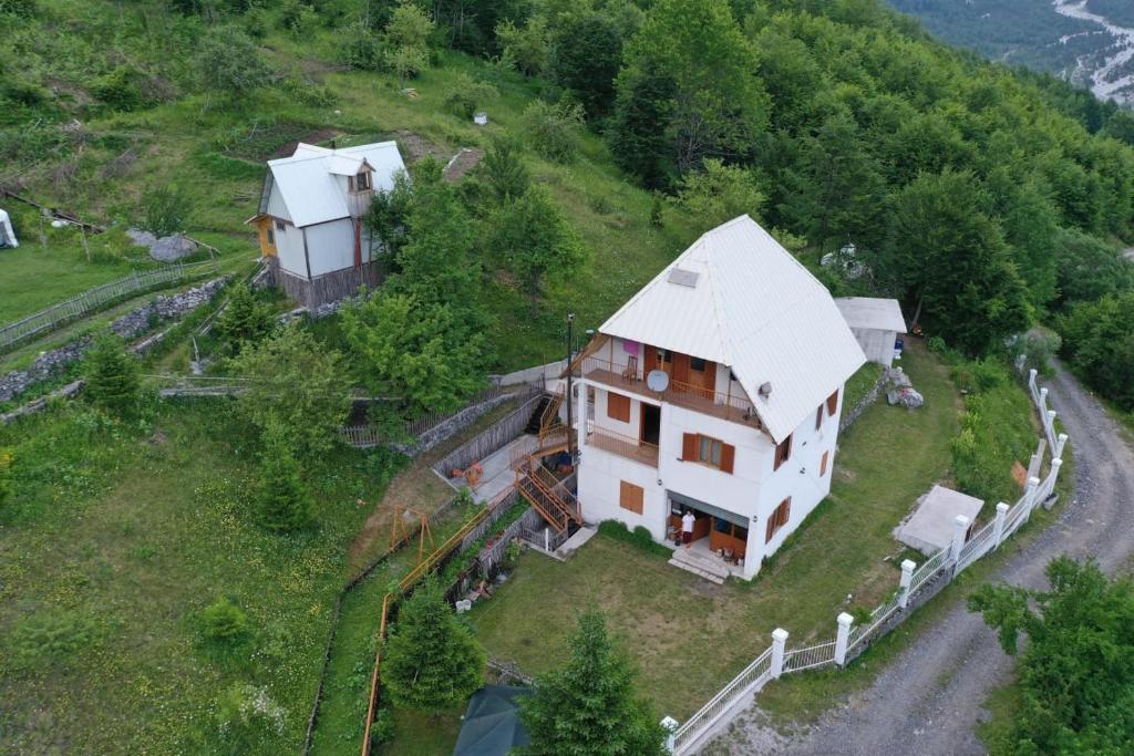 Alpbes Theth Guesthouse photo