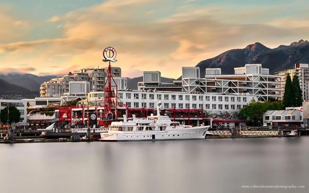 The Lonsdale Quay Hotel, hotel in North Vancouver