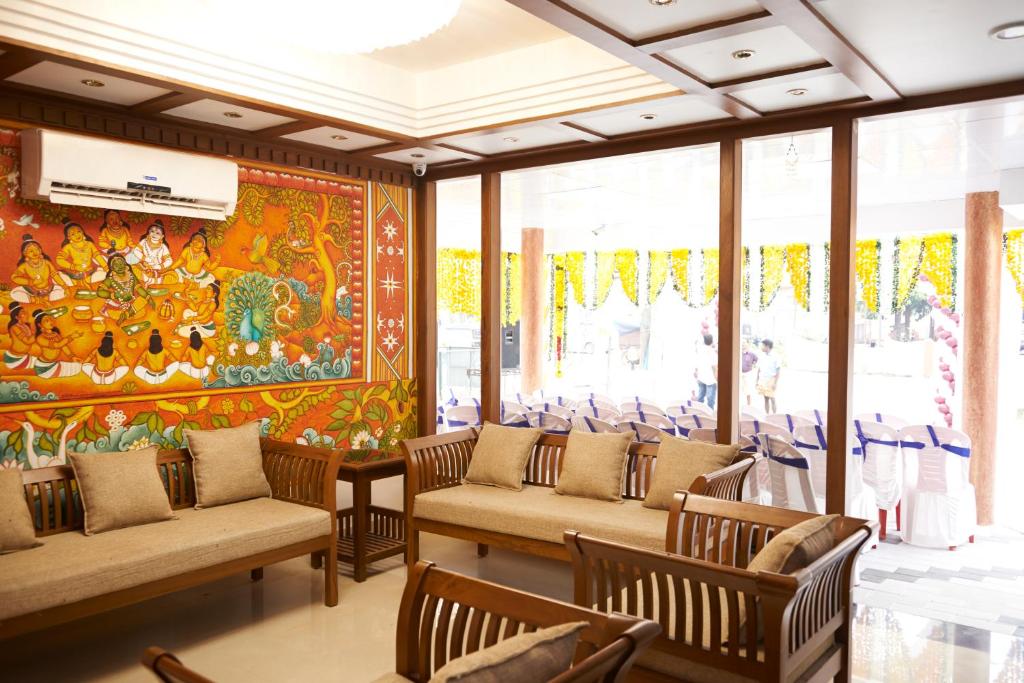 Srivar Hotels photo