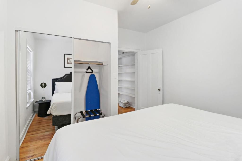 Cozy Modern 1BR Apt, 10-min Walk to Wrigley Field - Stratford 1E 3E rep photo