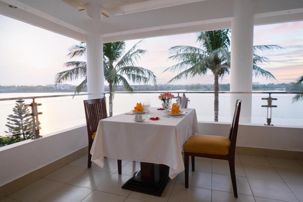 Restaurant, Century Riverside Hotel Hue in Hue