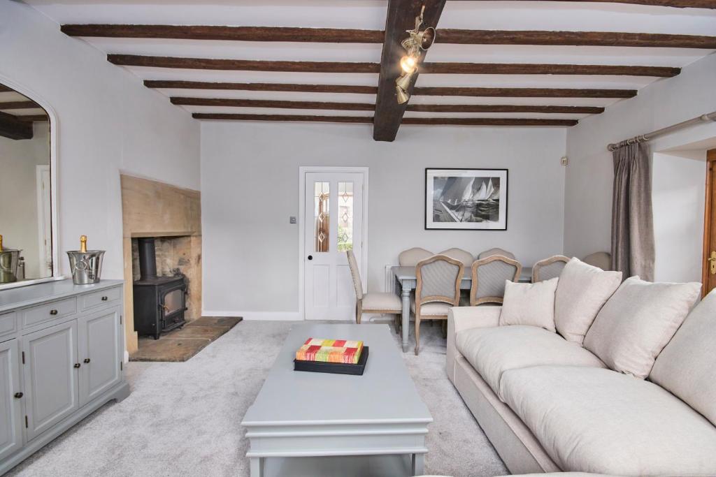 Postman's Knock, Hassop