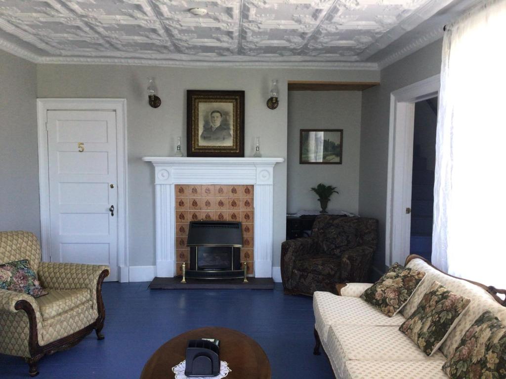 Bishop White Manor photo