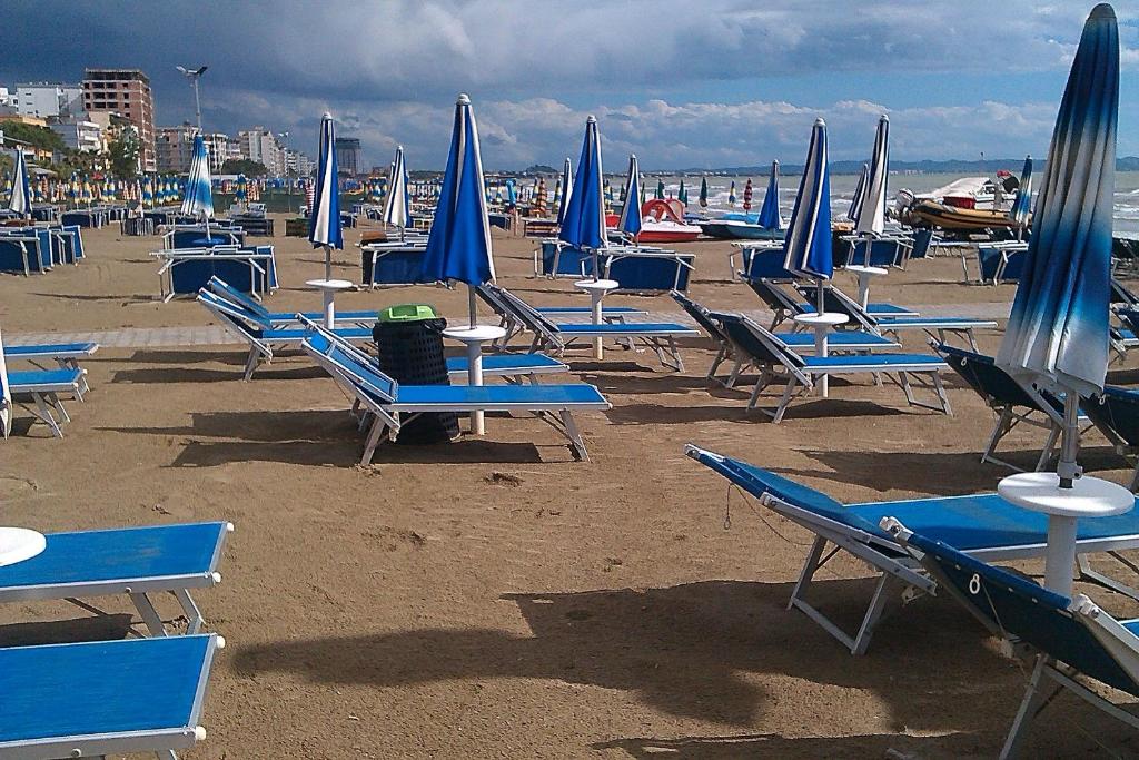 Apartments 4 Steps From The Sea — Hotel in Durres