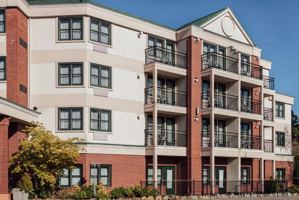 The Grand Hotel Nanaimo photo
