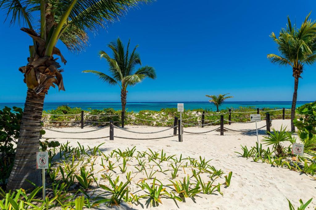 Mareazul Beach Front Condos At playa del Carmen photo