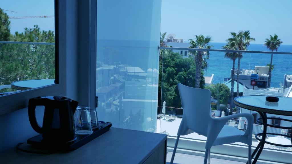 スイミングプール