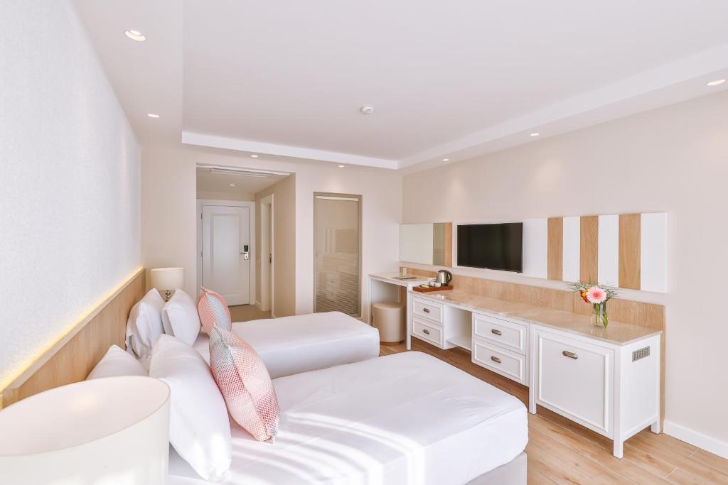 Hilaris Hotel photo