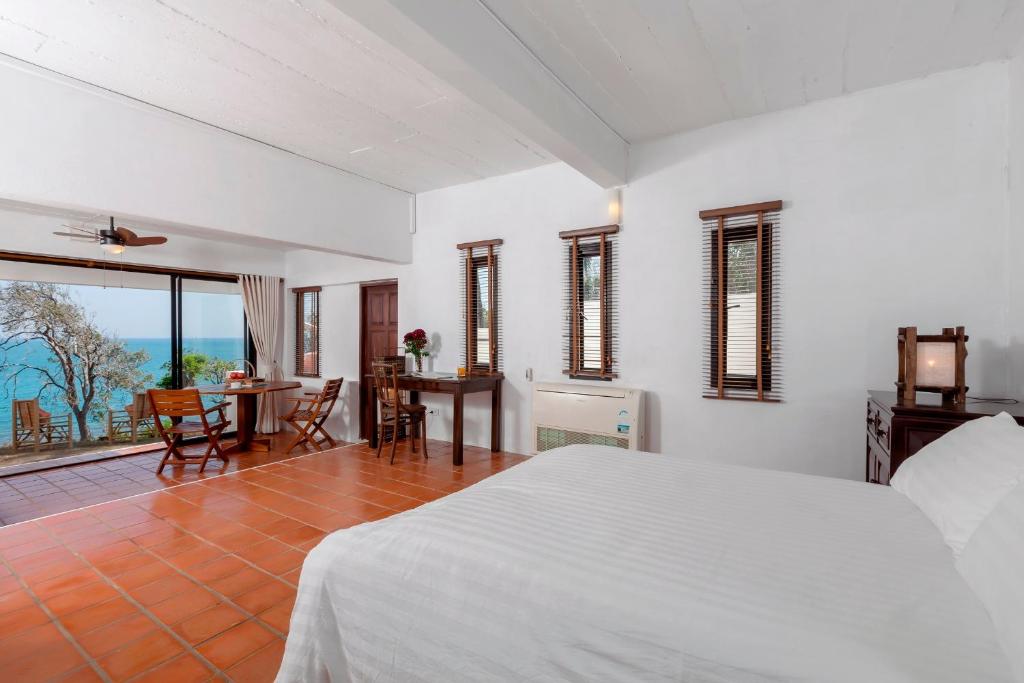 Baan Khunying - Secluded Phuket Beachfront Villa photo