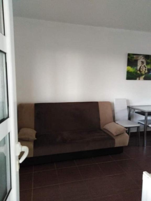 Apartman., Sutomore
