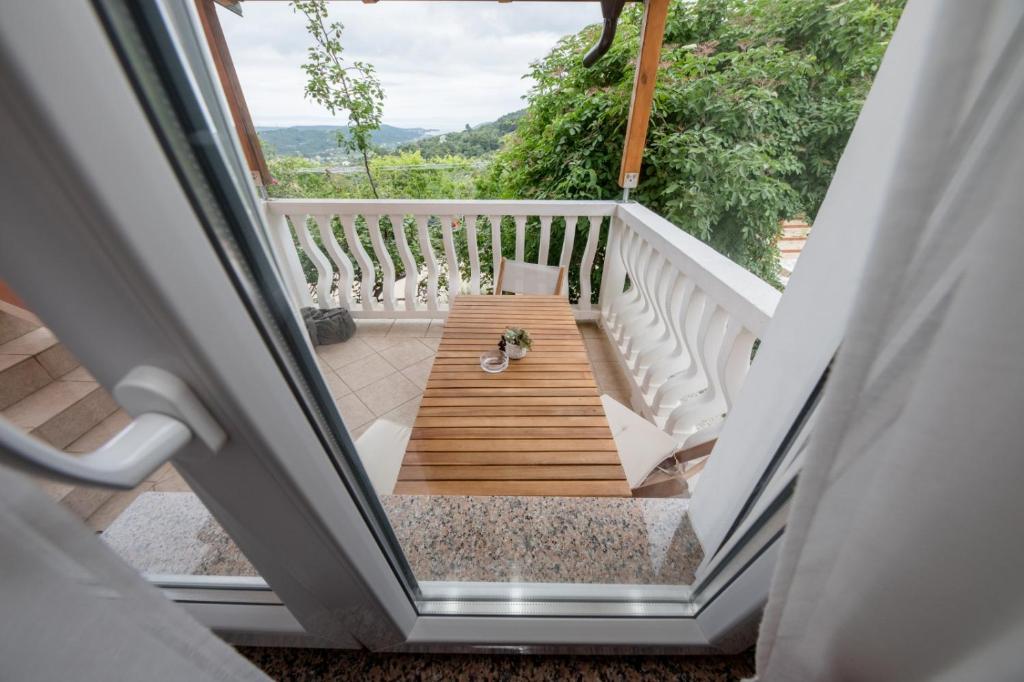 Apartment in Mundanije with Seaview, Terrace, Air condition, WIFI (3748-4), Mundanije