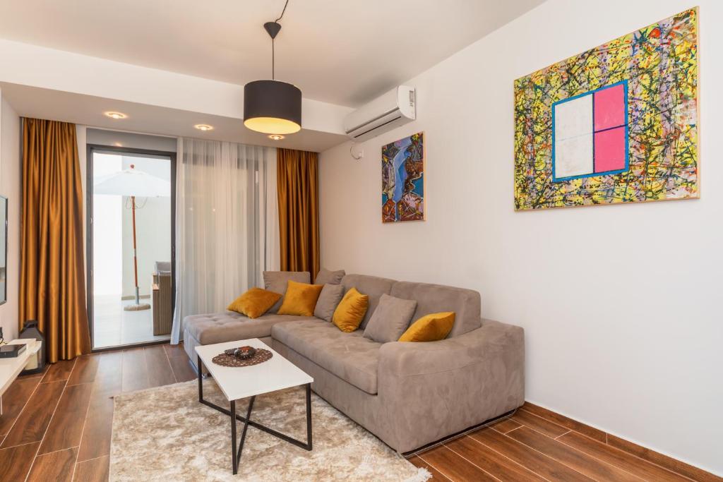 Accordion Apartment - 5