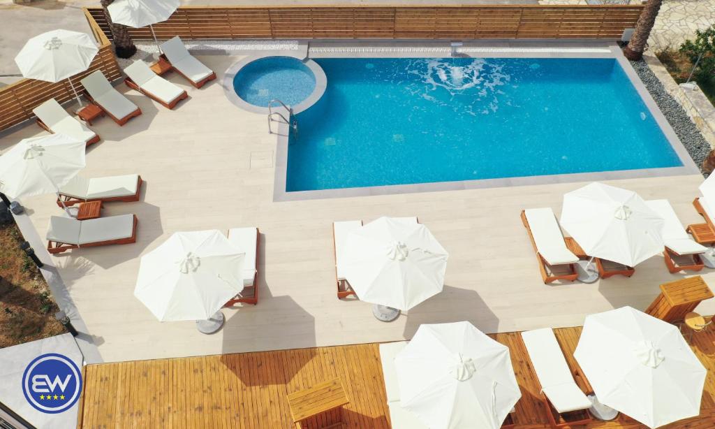 スイミングプール