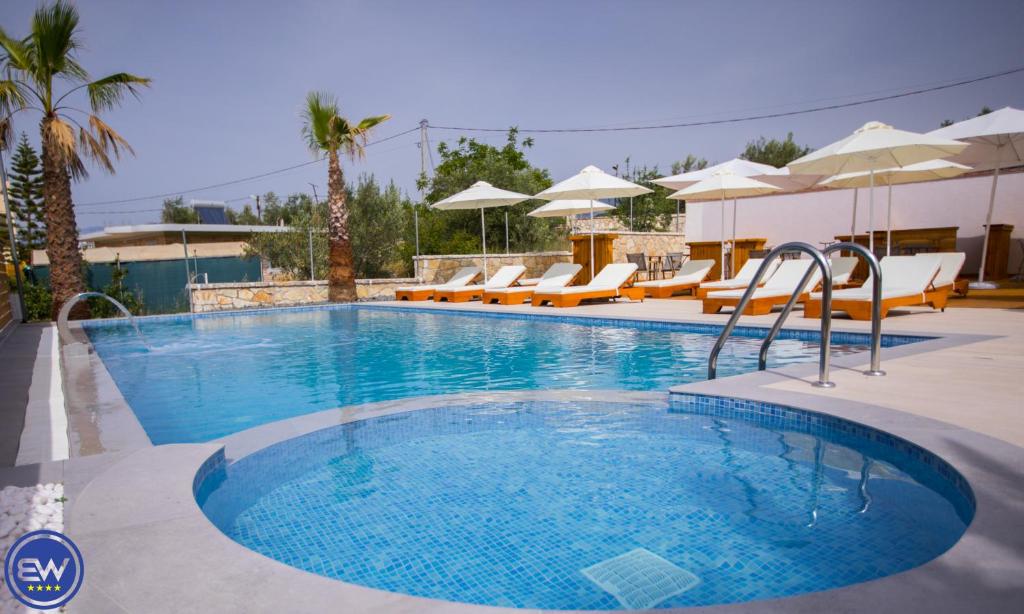 スイミングプール