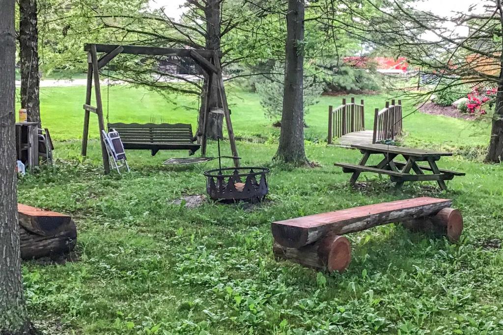 Honey House Cabin - A Quiet Countryside Retreat! photo