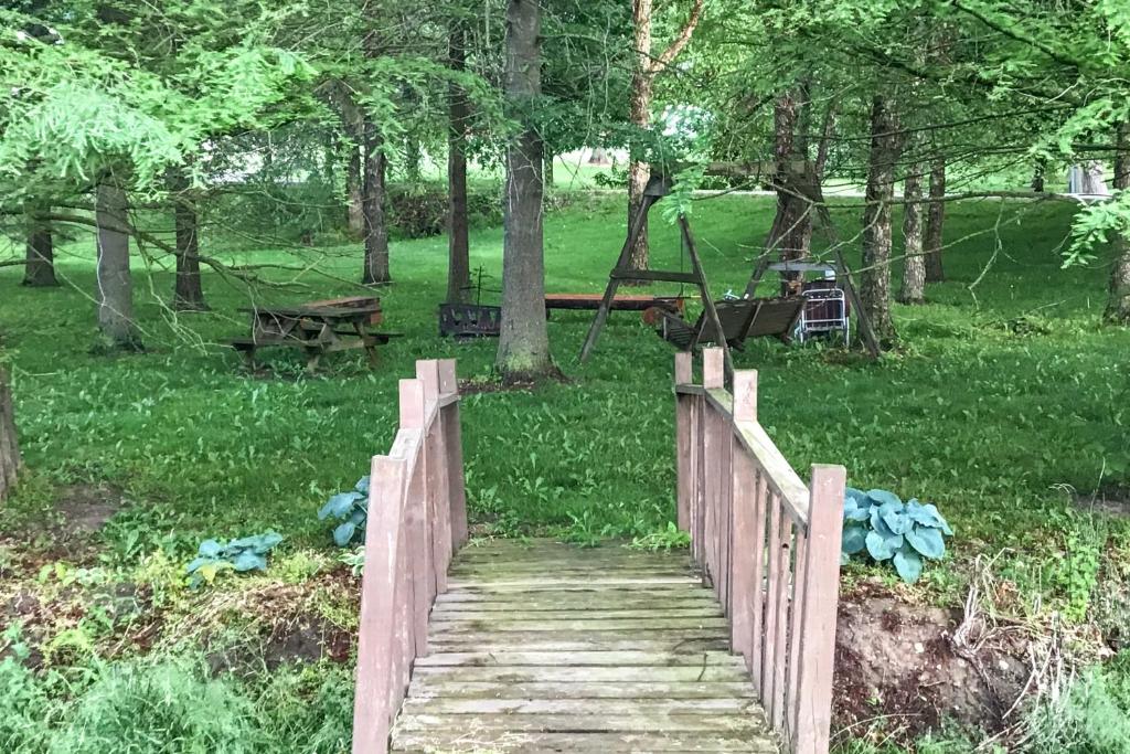 Honey House Cabin - A Quiet Countryside Retreat! photo