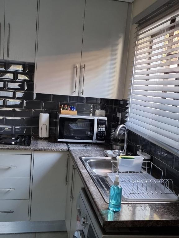 Koena Court (Unit 2) - With Uncapped Fiber Wi-Fi photo