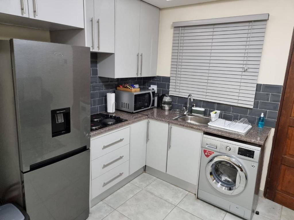 Koena Court (Unit 2) - With Uncapped Fiber Wi-Fi photo