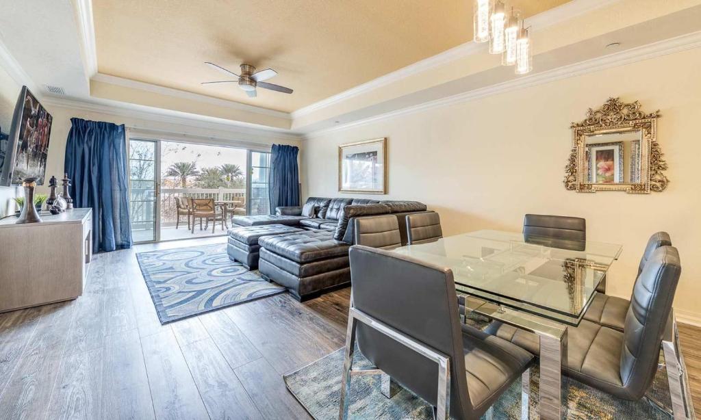 Spacious Elegant 3 Bdrm Condo with Private Balcony at Reunion, Kissimmee