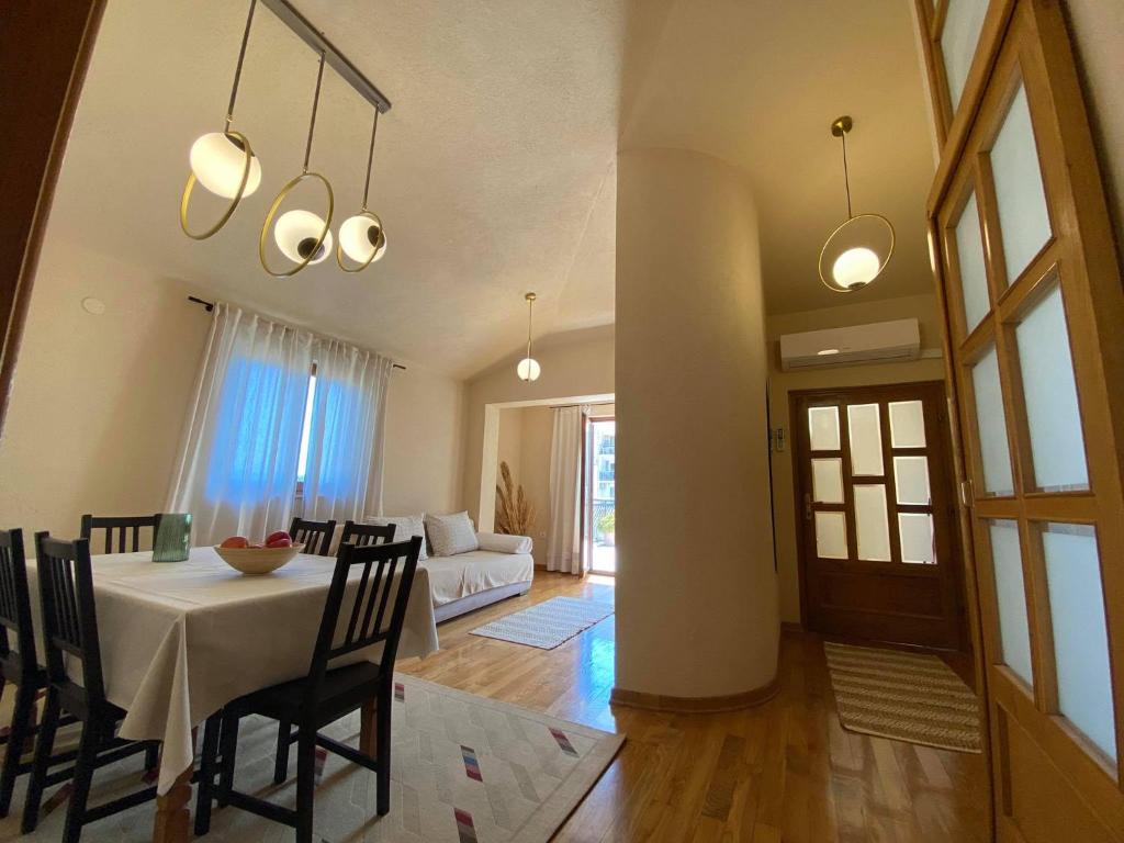 House Josip, Makarská