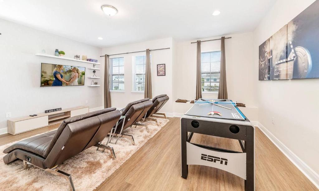 Classic 4 Bdrm Home with Private Pool at Encore, Orlando