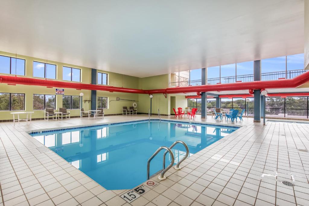 Clarion Hotel and Convention Center photo