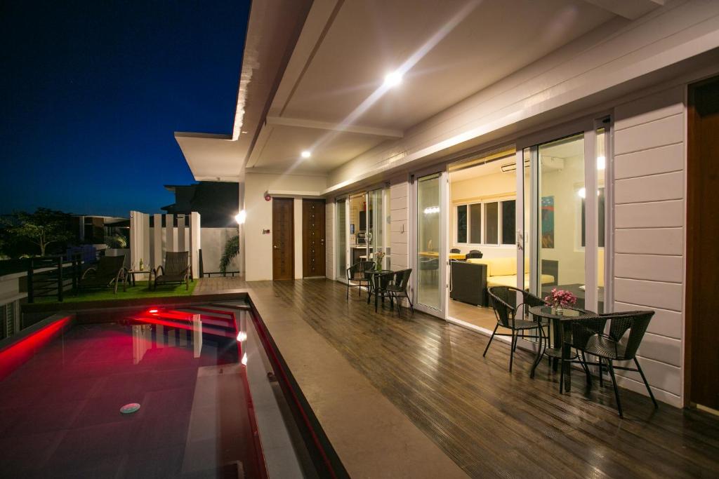 ワン ハグダン ヴィラズ (One Hagdan Villas) スイミングプール