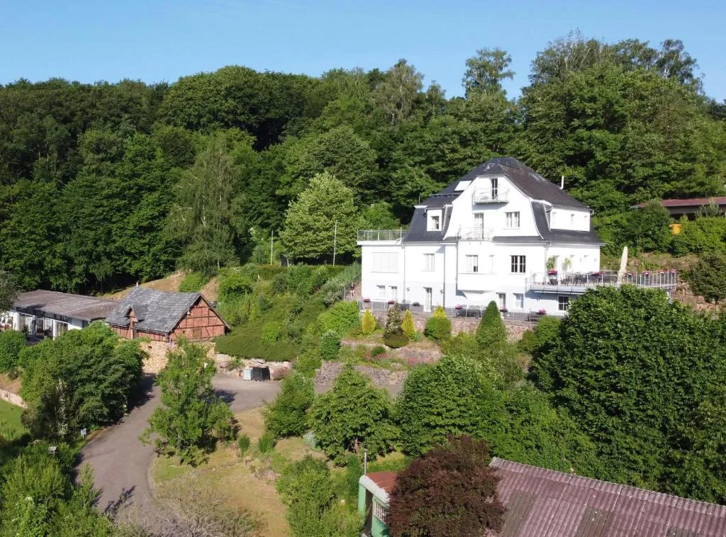 Hofgut Langenborn Wohnen auf Zeit möblierte Apartments Aschaffenburg Alzenau Frankfurt, hotel in Schöllkrippen