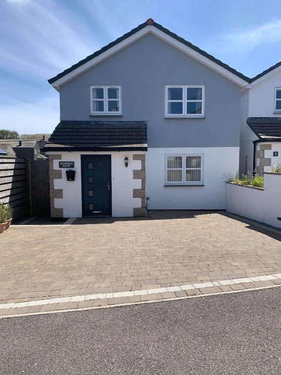 Buckfield Roost 3 bedroom Newlyn, free parking for 2 cars 전경