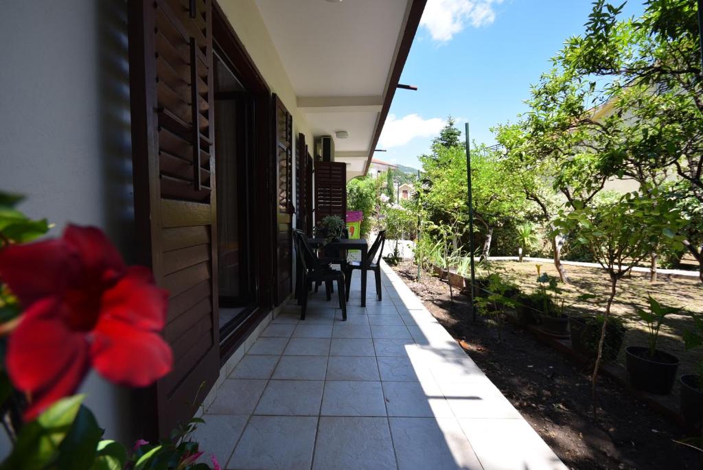 Igalo Garden Apartment - 5