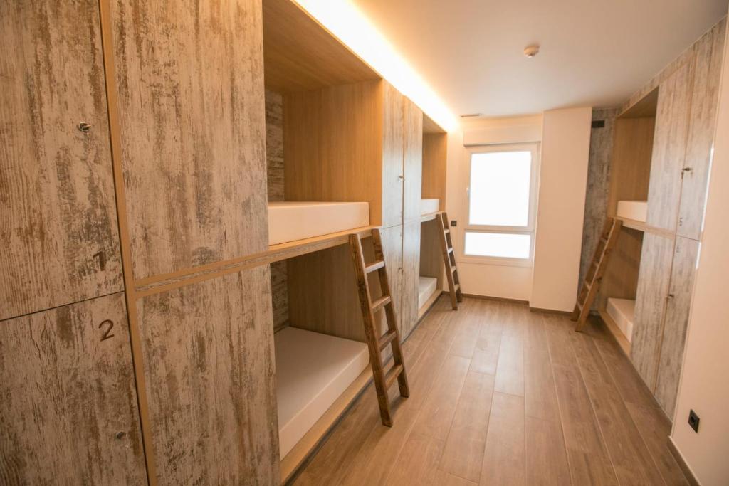 THOSTEL - 3