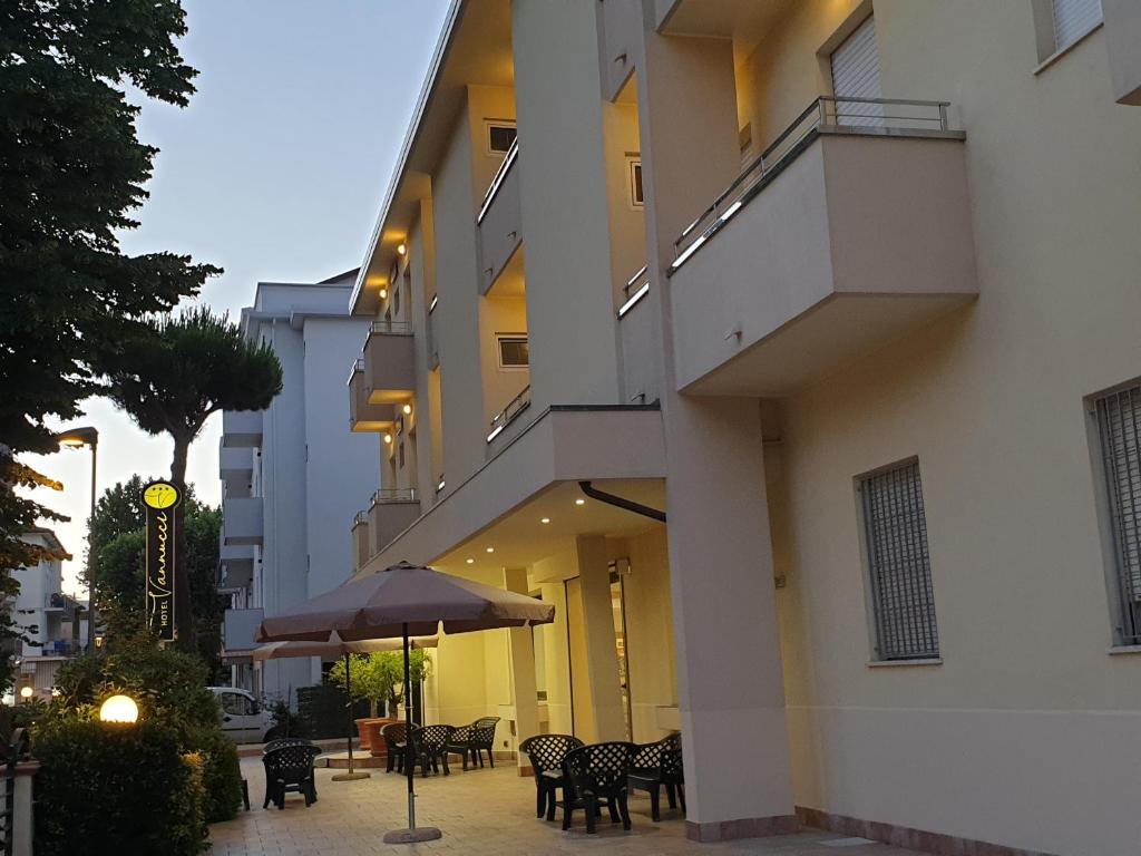Hotel Vannucci photo