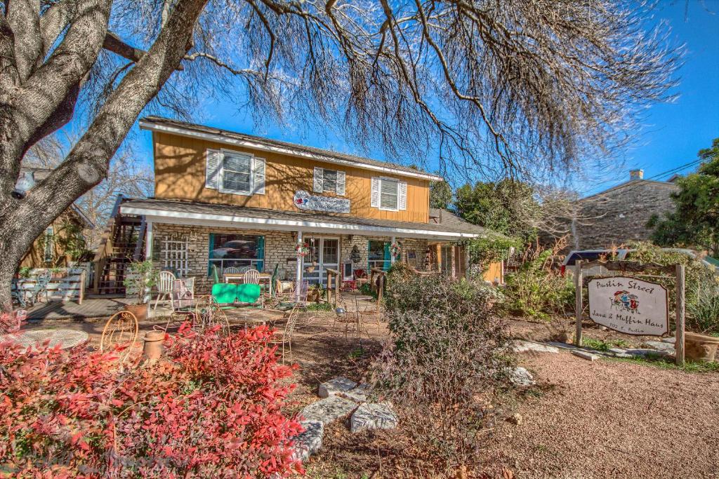 Binky's Nest, Fredericksburg