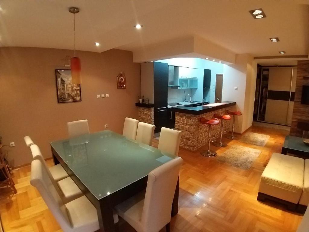 Brown Apartment - Niš Center - 2