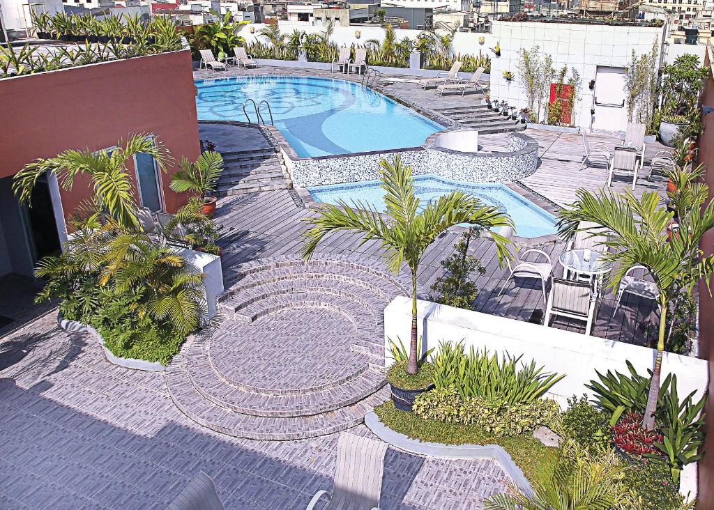 Swimming pool