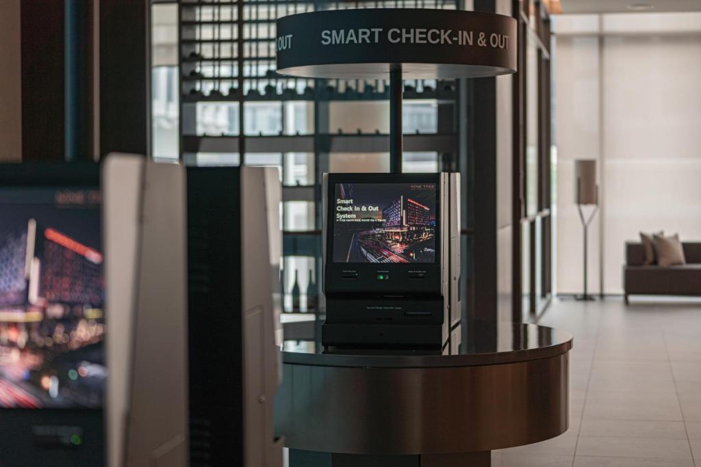 フロント・ロビー