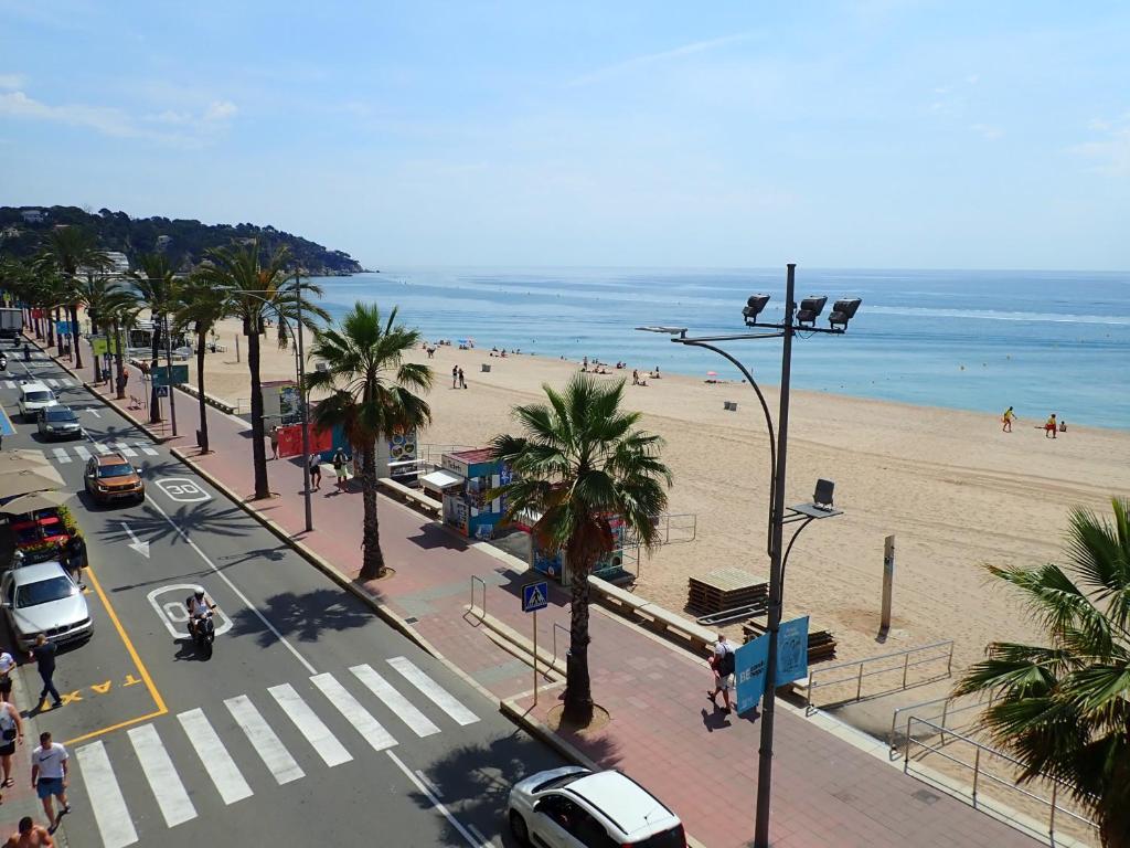 Sant Jordi Plaza Espana photo