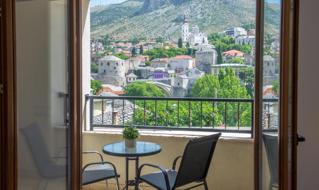 Apartment Light De Luxe - with Old Bridge view - 3