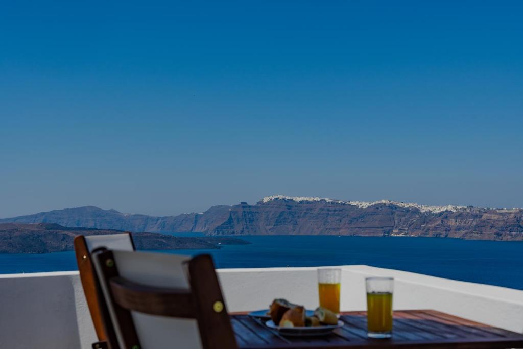 ADAMANTIOS VILLAS &amp; SUITES — Hotel in Santorini