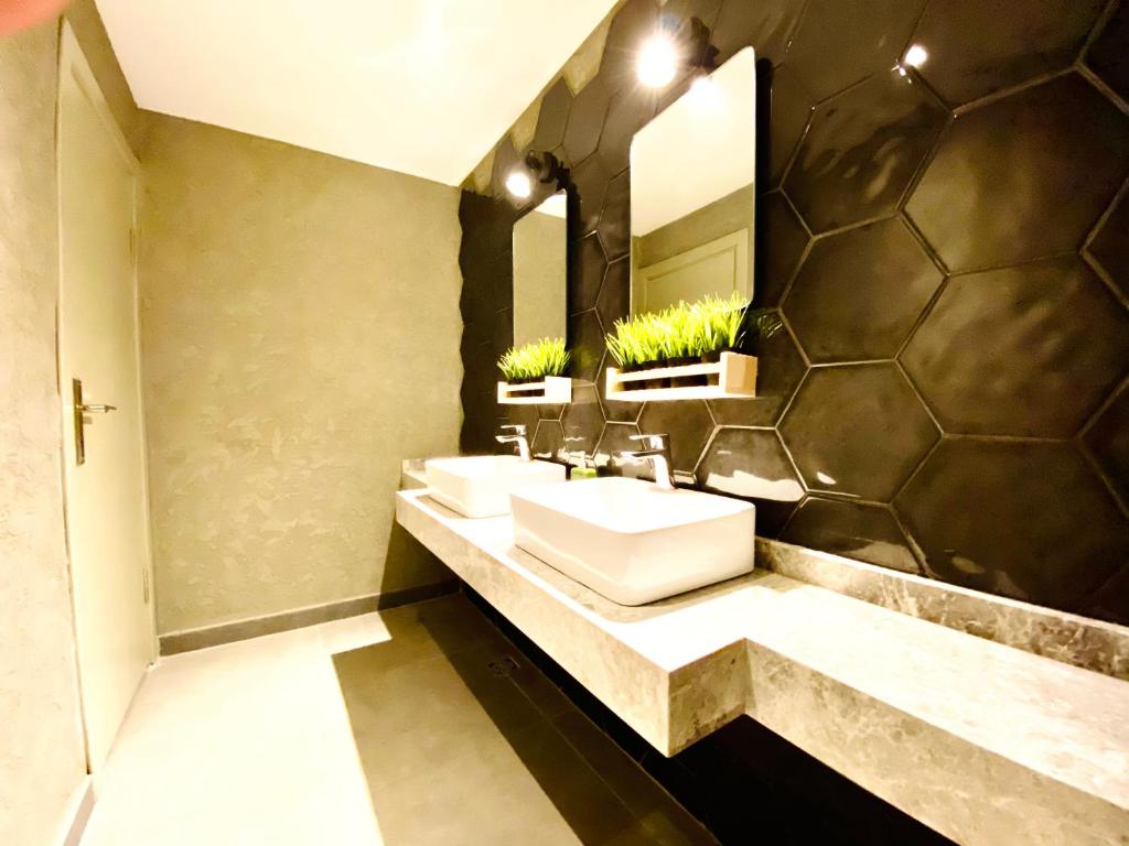 Royal City Hotel photo