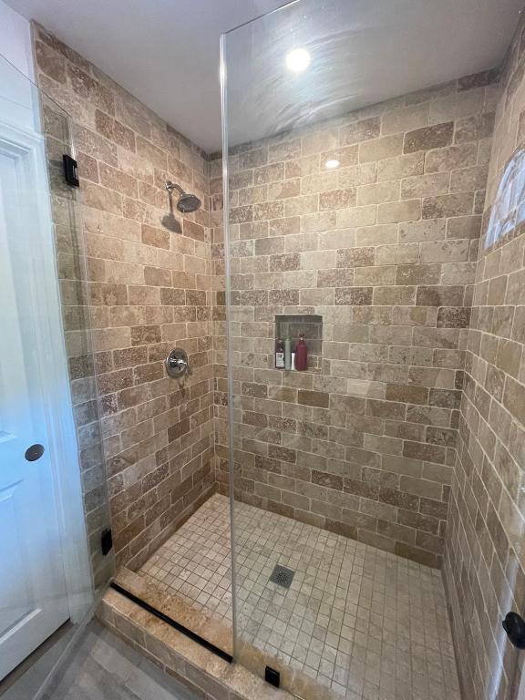 Private Standalone Room w/ TV, WIFI & AC in Carson (South Bay) photo