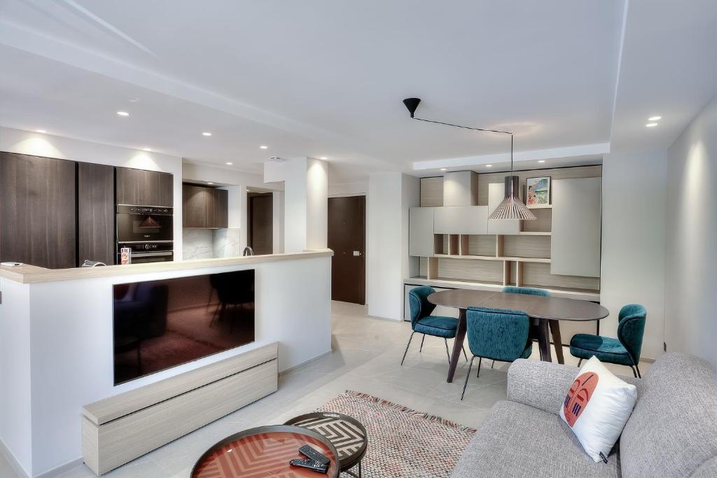 Luxury flat with balcony - city center Cannes - 3