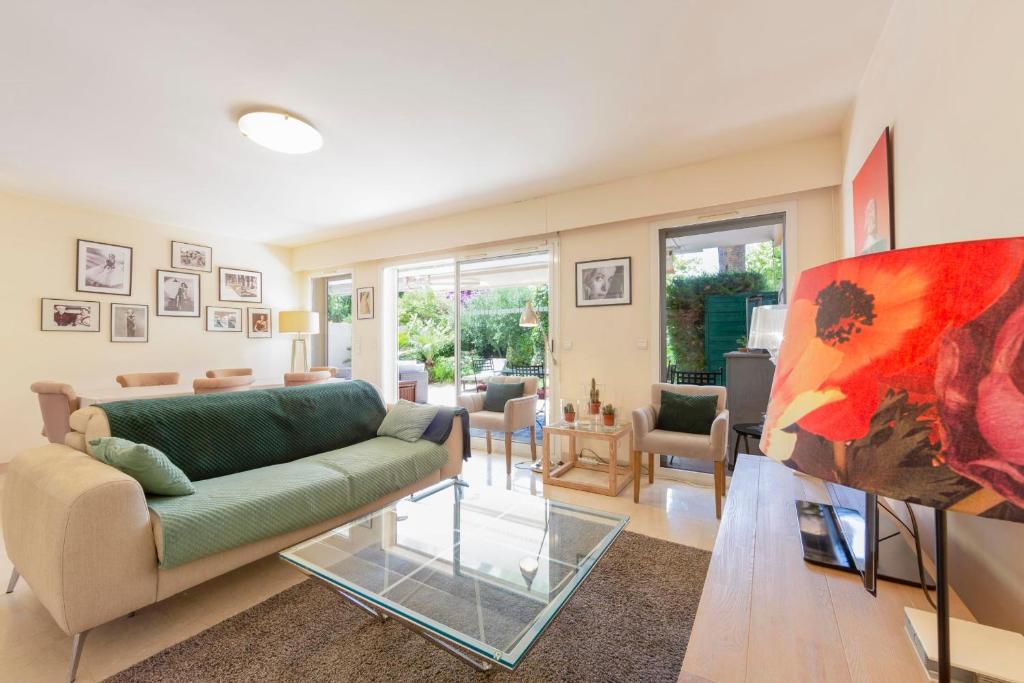 Apartment 2 bedrooms2 bathroomsdouble terrace & Garden in Palm beach area - 4