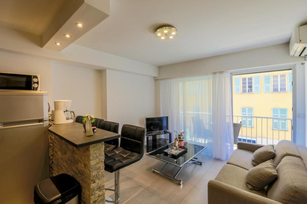 SUEDE AP4207 by Riviera Holiday Homes - 2