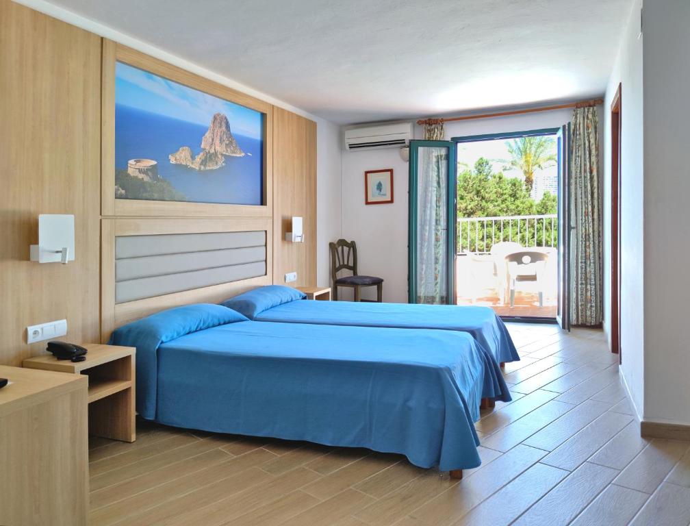 Hotel Ses Savines — Hotel rooms in San Antonio, Balearic Islands